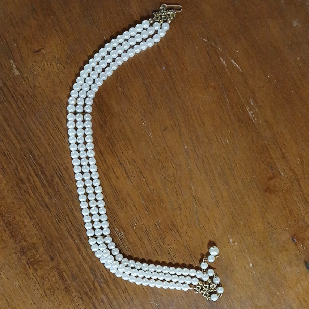 Elegant White Pearl Necklace